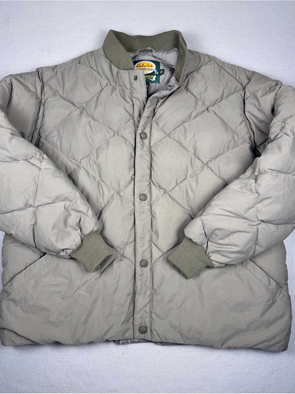 Cabela's Men's Quilted Puffer goose down Jacket in Light Gray with Olive Trim